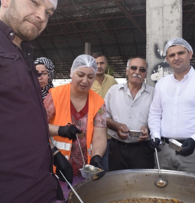 Belediyemiz tarafından aşure ikramı gerçekleştirildi