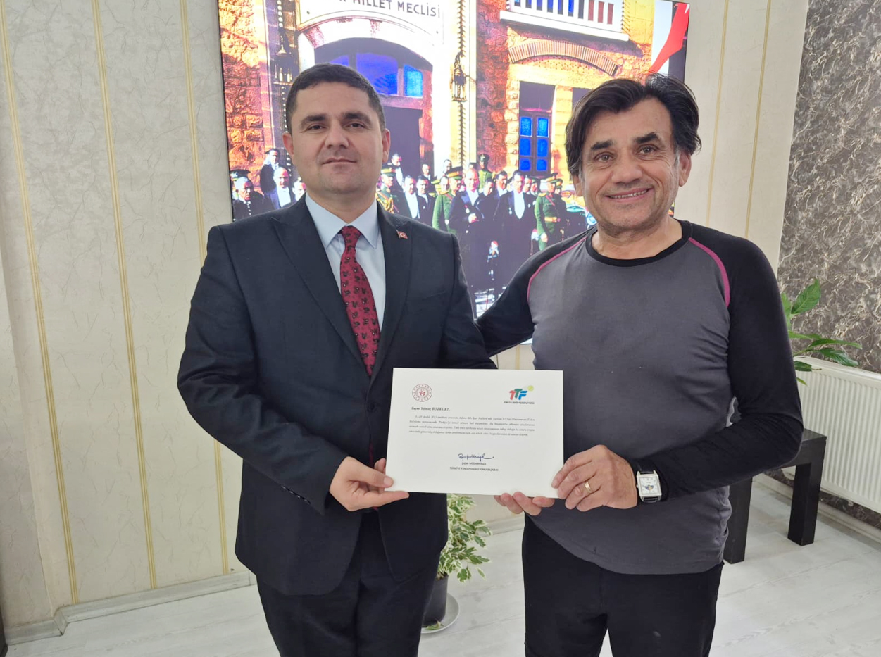 Hemşehrimiz Milli Sporcumuz Yılmaz Bozkurt'tan Başkanımız Mustafa Koçak'a Ziyaret