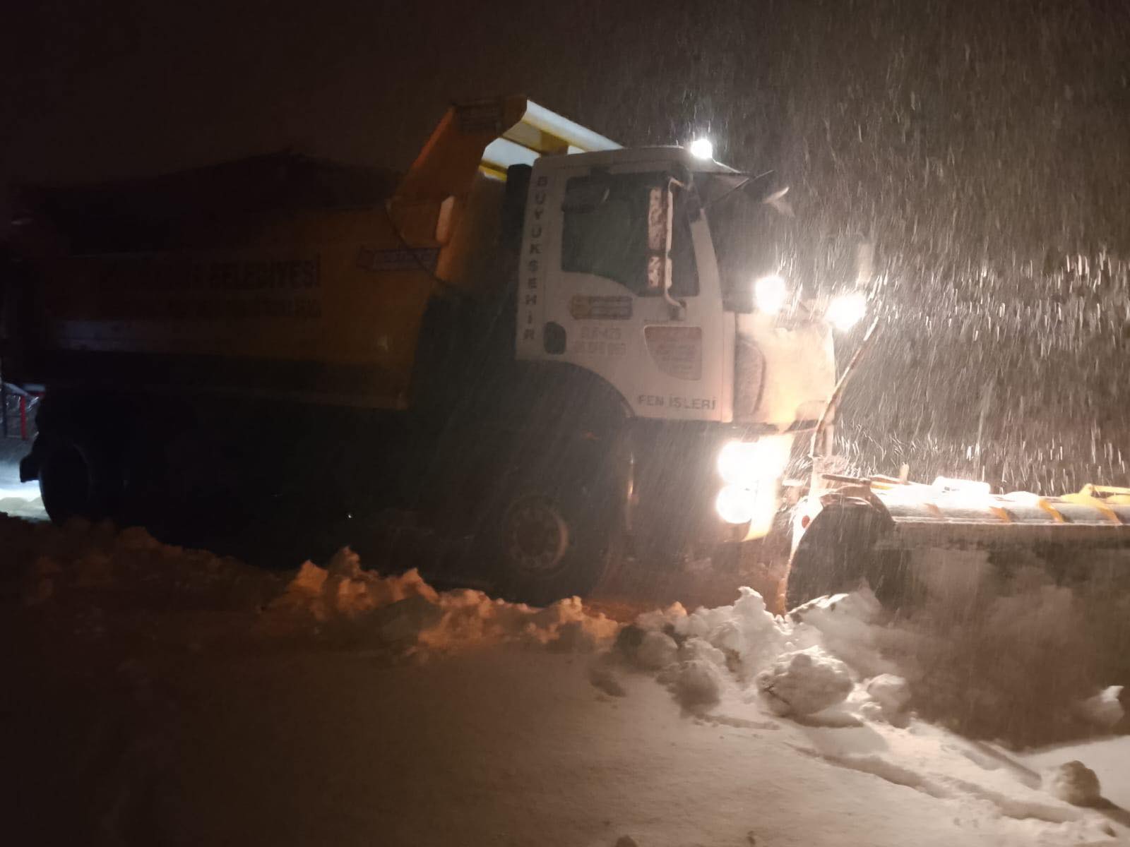 Kuvvetli kar yağışında ekiplerimizin tamamı alanlarda çalışmalarını yürütüyor