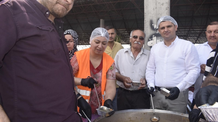 Belediyemiz tarafından aşure ikramı gerçekleştirildi