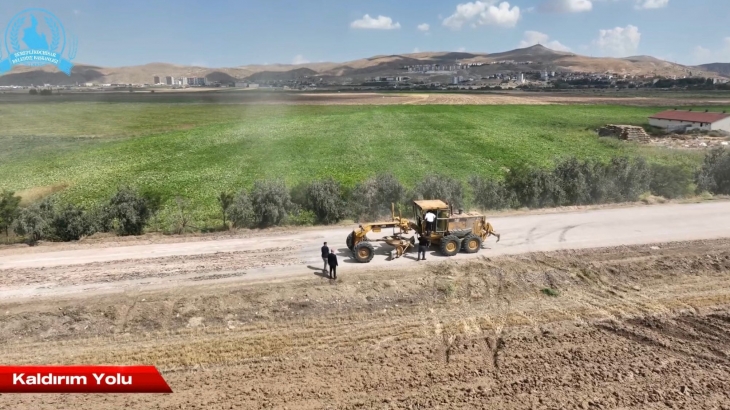 Kaldırım yolunda ve Cumhuriyet mahallesinde yol çalışmaları devam ediyor