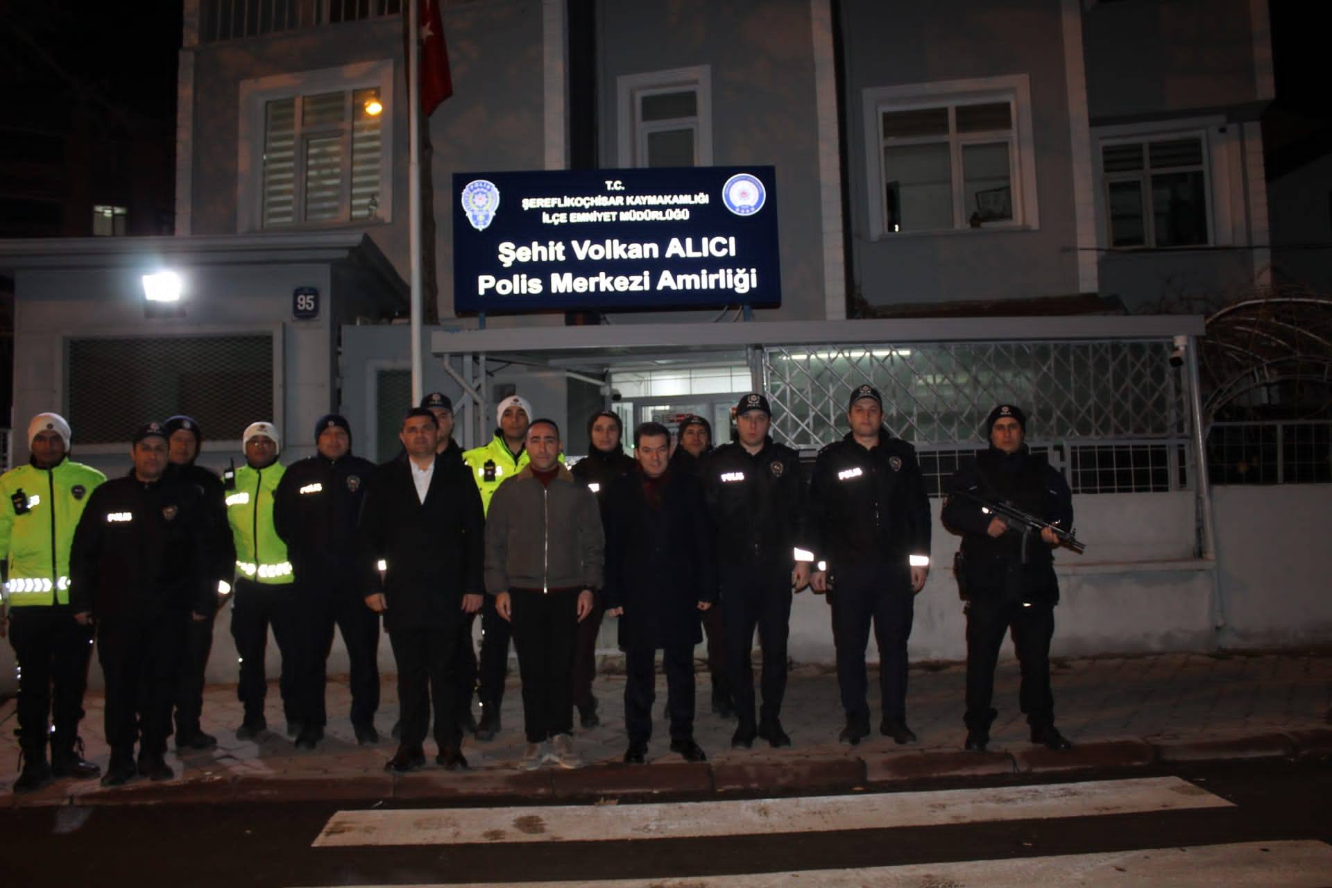 Yeni yıl öncesi kamu görevlilerin Yeni Yılı Kutlandı