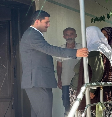 Başkanımız Mustafa Koçak, Emek mahallesinde evi yanan aileyi ziyaret etti