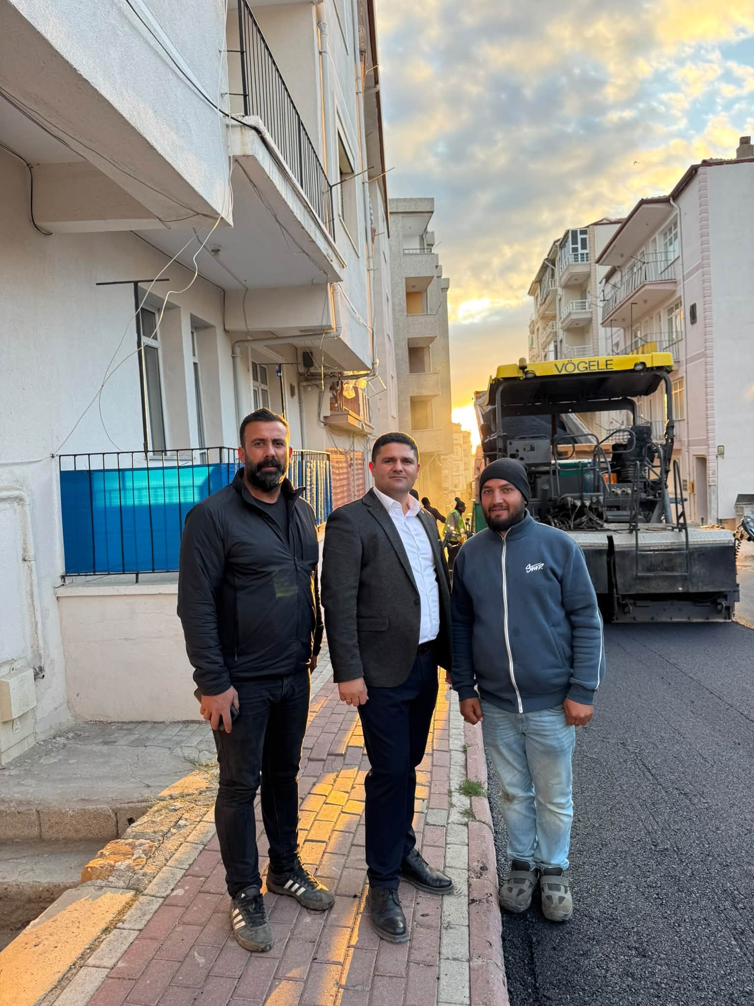 Asfalt çalışmalarımız gece- gündüz devam ediyor