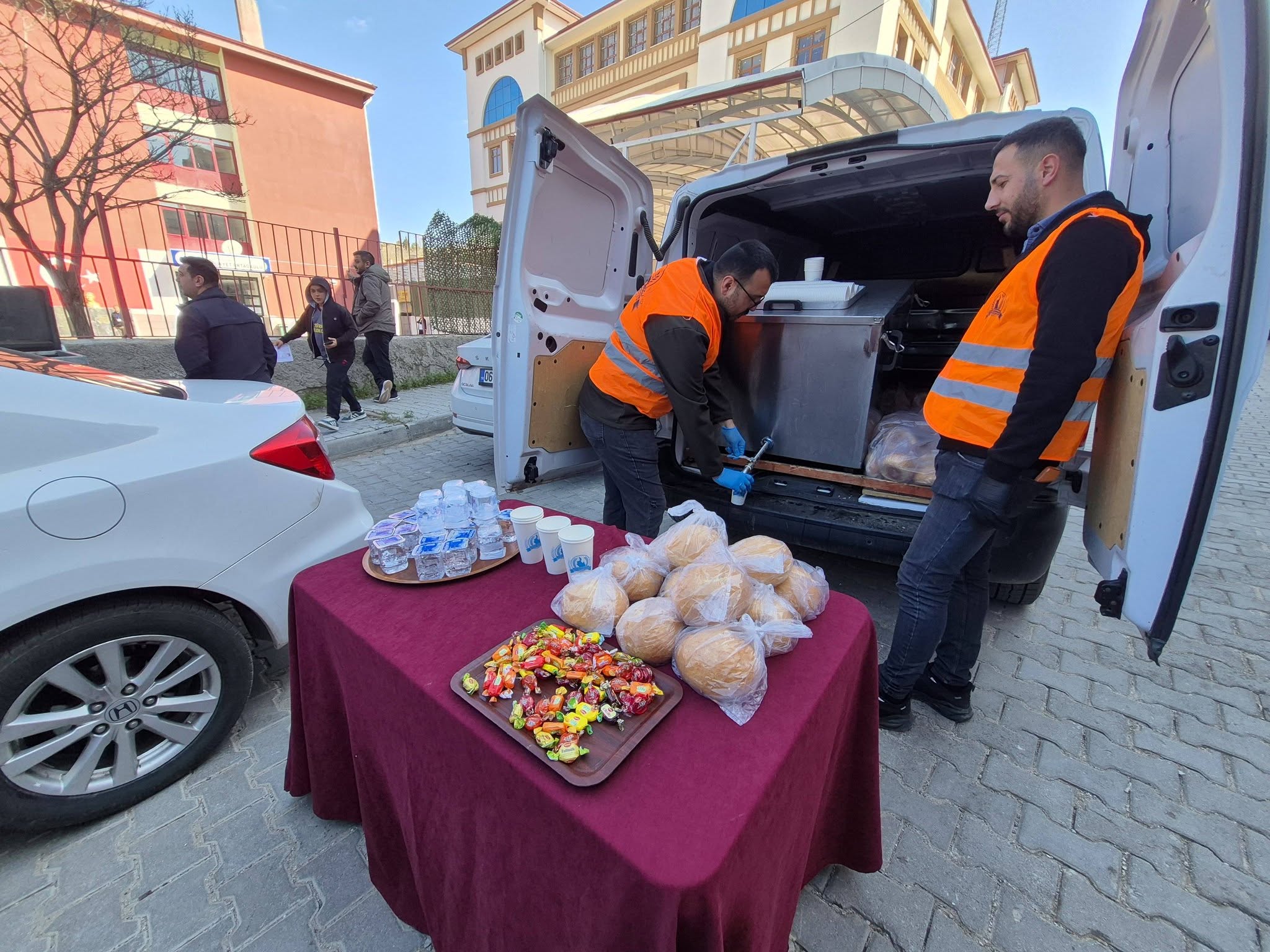 Bursluluk sınavı öncesinde öğrenci ve velilerimize ikramında bulunduk