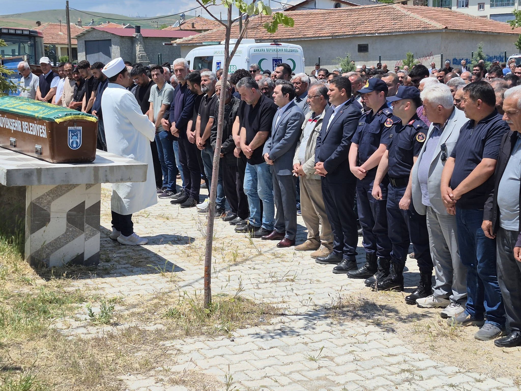 Büyükdamlacık Mahalle Muhtarımız merhum Murat Aslan'ı son yolculuğuna uğurladık
