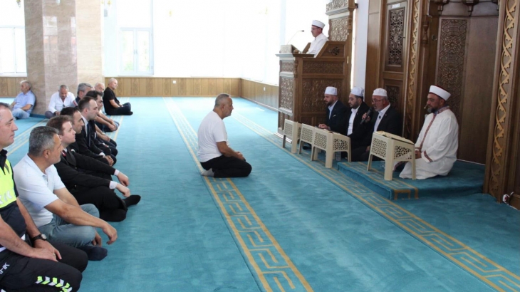 15 Temmuz Demokrasi ve Milli Birlik Günü nedeniyle mevlid okundu Fotoğraf sergisi gezildi