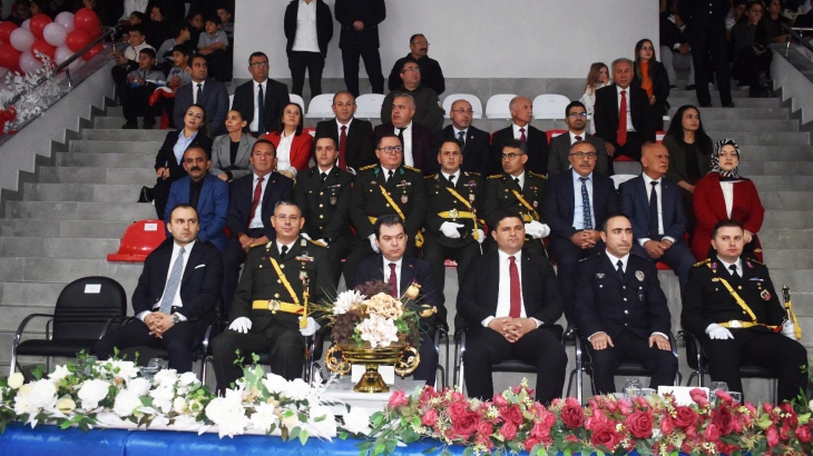İlçemizde düzenlenen 29 Ekim Cumhuriyet Bayramı programına katıldık