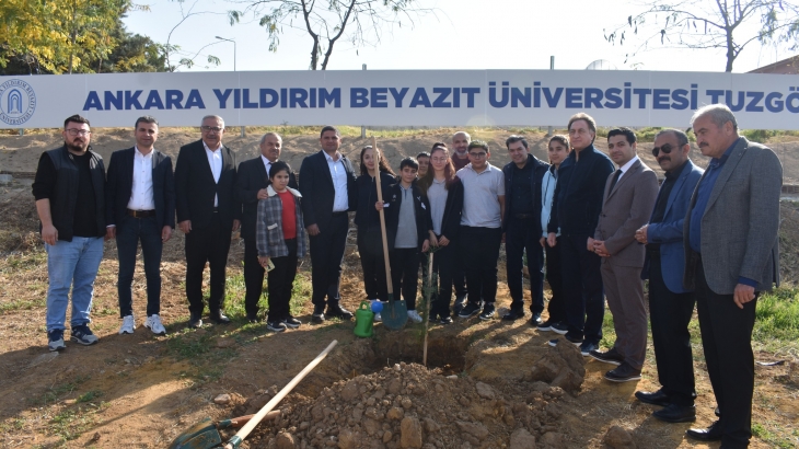 Milli Ağaçlandırma Günü'nde fidanlar toprakla buluşturuldu
