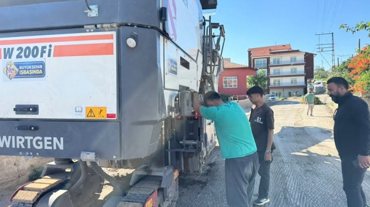 Sarıkaya ve Sanayi mahallelerimizde asfalt öncesi yol kazıma çalışması