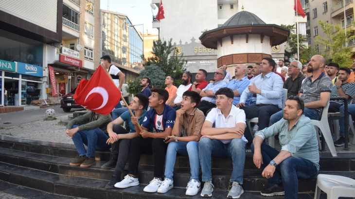 Türkiye - Portekiz maçı dev ekranda İzlendi