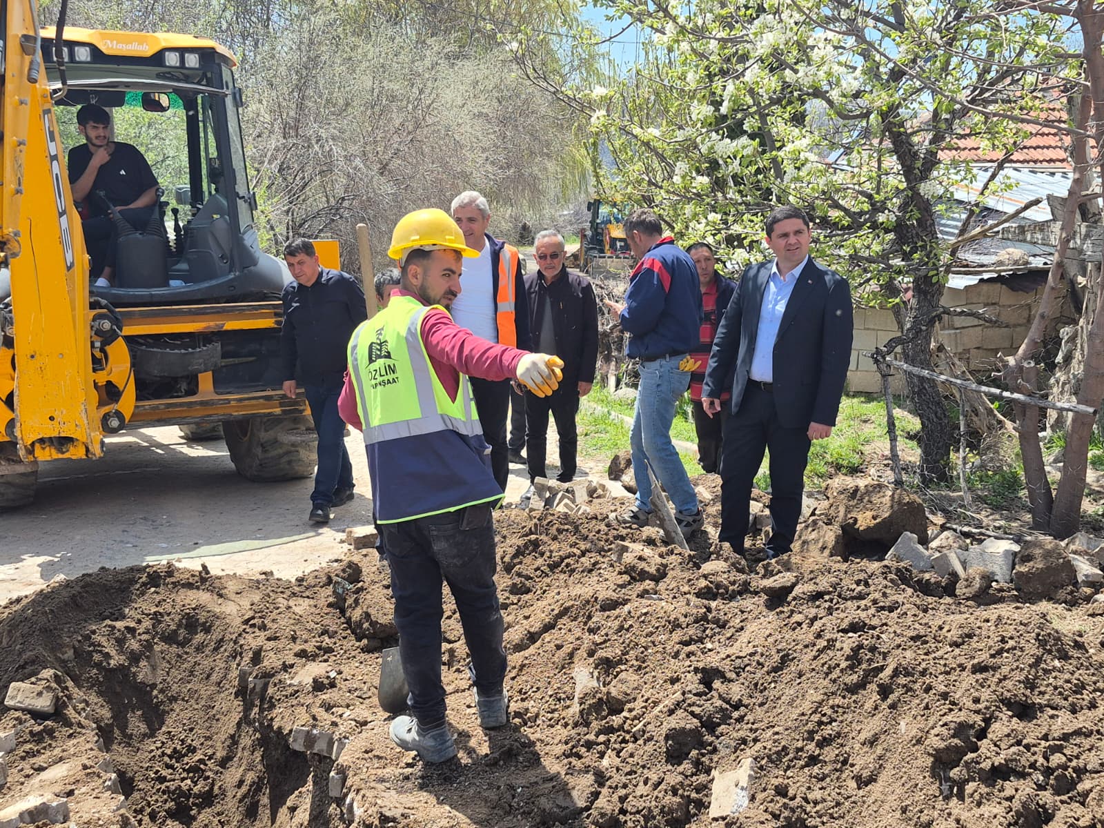 Musular Mahallemizde devam eden doğalgaz altyapı çalışmalarını yerinde inceledik