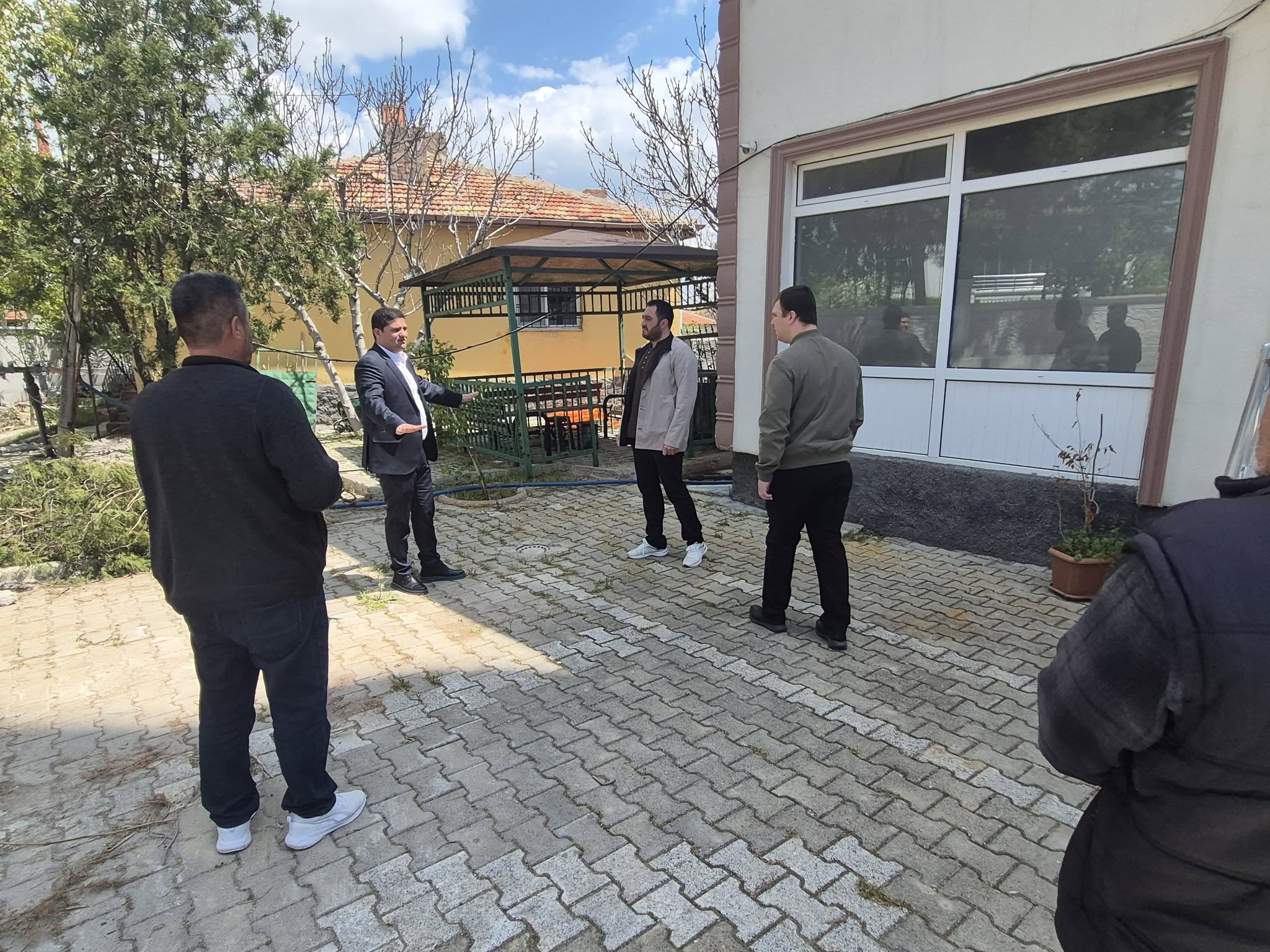 Okul ve camilerimizde gerçekleştirdiğimiz çalışmalarımıza da aralıksız devam ediyoruz