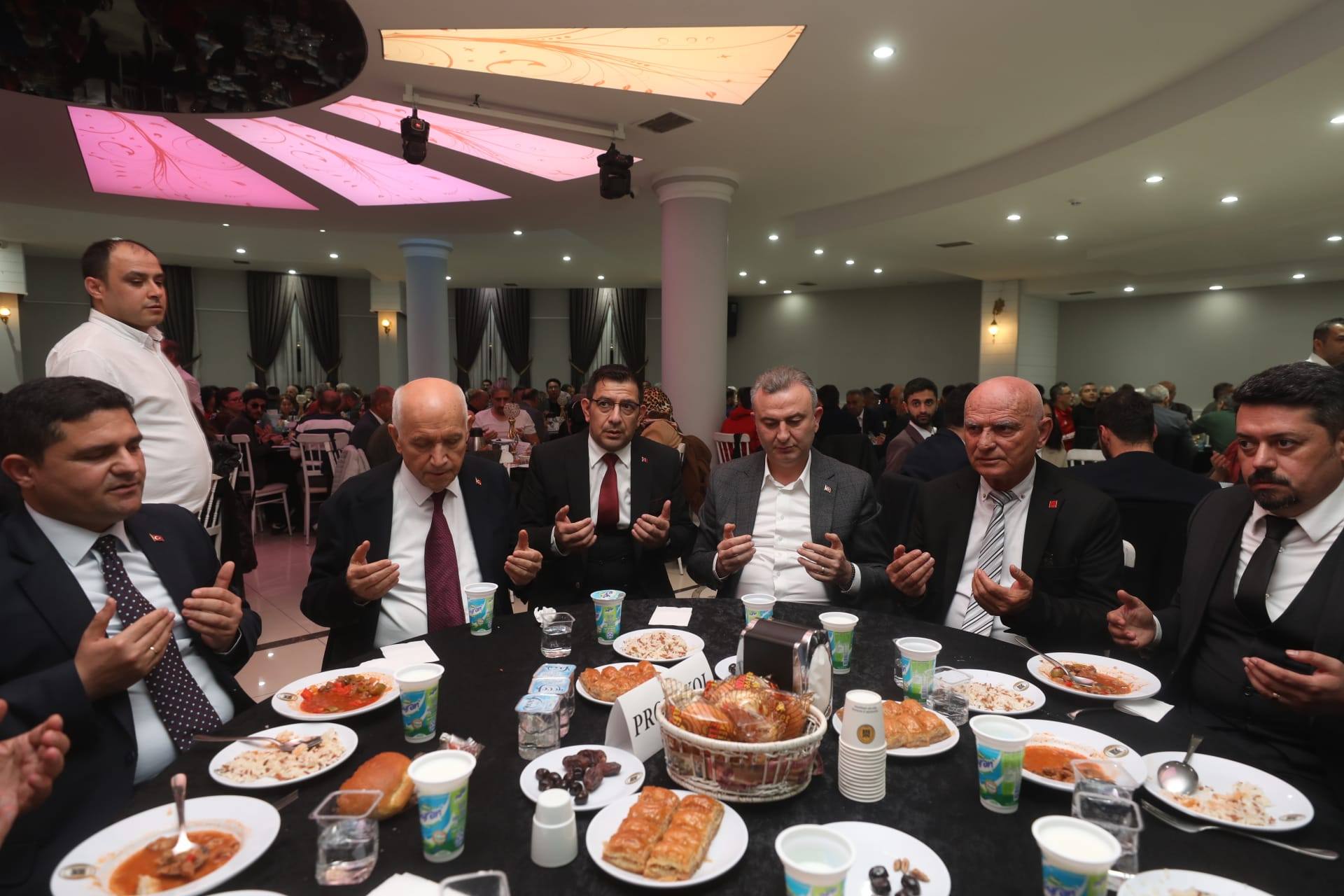 Şereflikoçhisarlılar Sosyal Dayanışma Eğitim ve Kültür Derneği tarafından düzenlenen iftar yemeğine katıldık